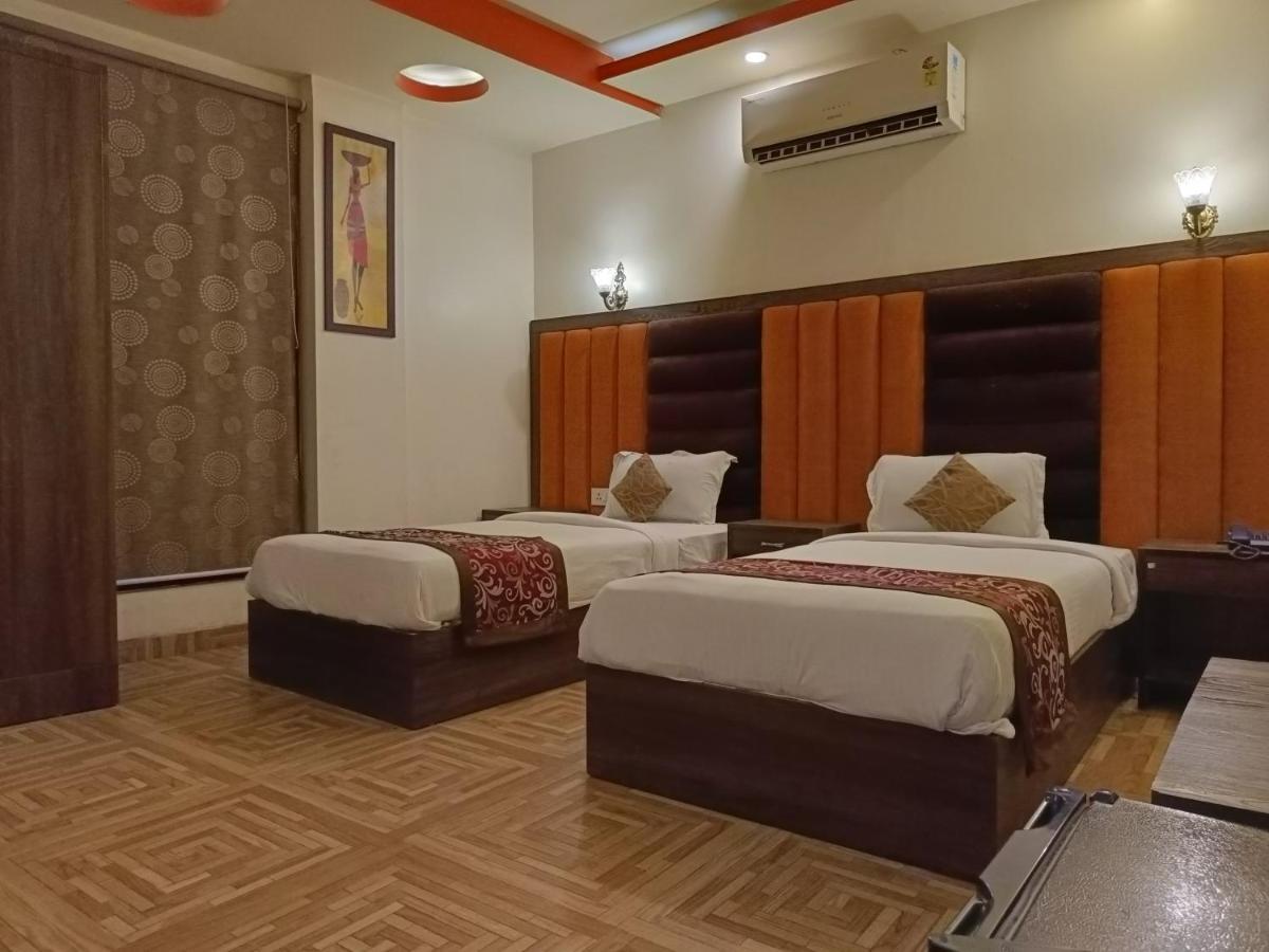 The Grand Orion Hotel Chinhat Exterior foto