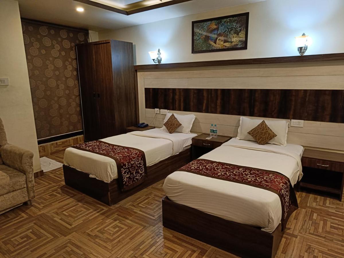 The Grand Orion Hotel Chinhat Exterior foto